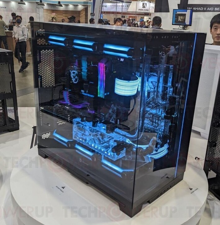 New O11 Modular Cases, a Mesh Concept Case, and a Desk PC Case have been introduced by Lian Li.